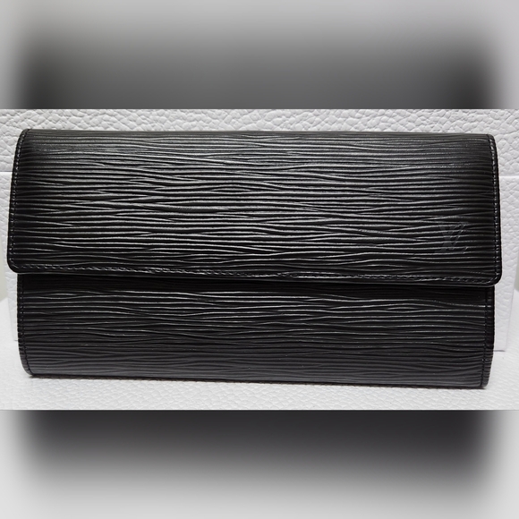 LOUIS VUITTON LV EPI Leather Wallet in Black SR0063 - Picture 3 of 11